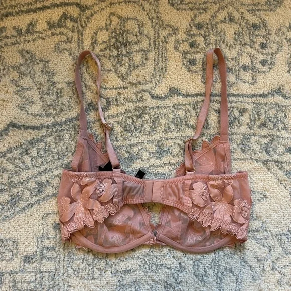 Victoria’s Secret Floral Unlined Deep Plunge Underwire Bra Pale Pink size 34 DD - Picture 2 of 12